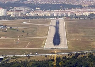Uçaklar lodos yüzünden bir süredir atatürk havaalanı nın 05 Uçaklar lodos yüzünden bir süredir atatürk havaalanı nın 05