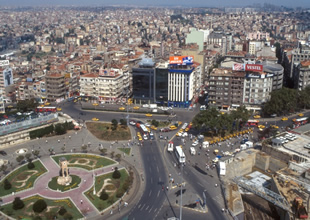 Taksim’de bomba alarmı