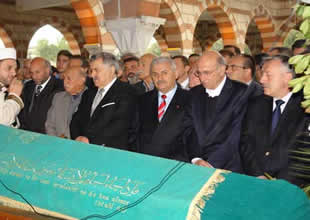 Aynur Ürkmez'in cenazesi toprağa verildi
