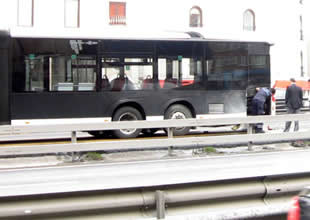 Küçükçekmece'de, metrobüste yangın