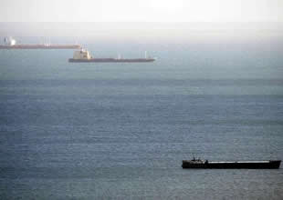 İran gemileri sürekli bayrak değiştiriyor
