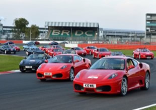 964 adet Ferrari aynı anda piste çıktı!