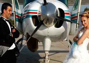 Pilot çift önce uçtu, sonra evlendi