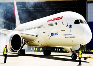 Boeing ilk 787 Dreamliner uçağını teslim etti