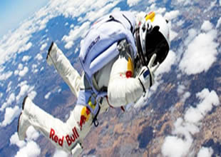 Felix Baumgartner uzaydan dünyaya atlayacak!
