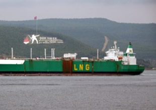 Çanakkale Boğazından dev LNG tankeri geçti