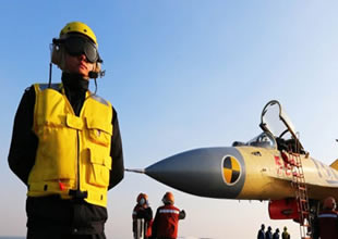 Çinin ilk uçak gemisi gösteri yaptı