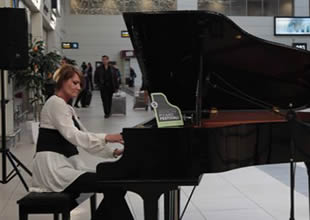 ICF, yolcularını piyano festivali ile karşılıyor