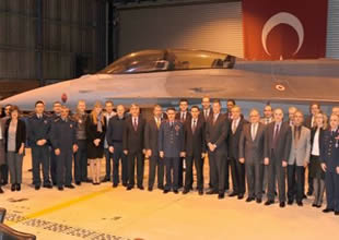 TUSAŞ, son F-16'yı törenle teslim etti