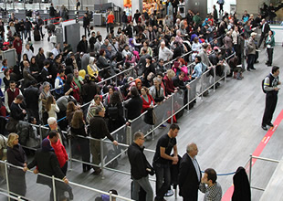 İstanbul'a uçak yağdı, çifte rekor geldi