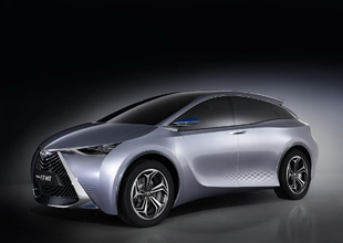 Toyota hybrid modelini görücüye çıkardı