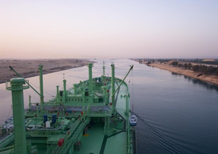 Nakliyecinin son çaresi Süveyş Kanalı