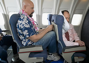 Uçaklarda dar koltuklar ölüme sebep oluyor