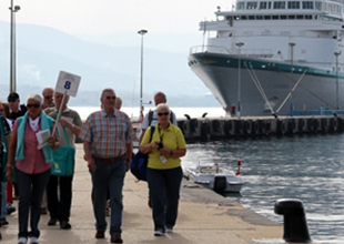‘Ms Albatros’, Alanya Limanı'na yanaştı