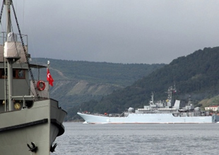 Rus askeri gemileri Çanakkale'den geçti