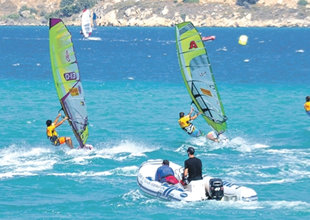 Rüzgar sörfünün turizme katkısı büyüyor