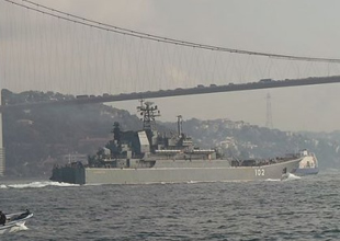 Rus savaş gemileri Boğaz'dan geçiş yaptı