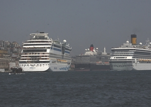 Karaköy Limanı'na 'kruvaziyer' gemi akını