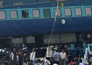 Hindistan'da tren kazası: 21 ölü