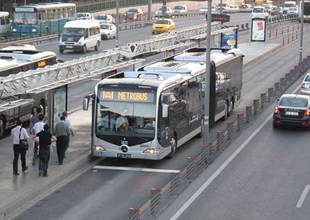 Darülaceze 'metrobüs' durağı yenilendi