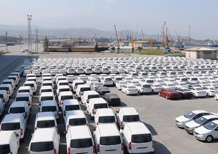 Suriye'ya satılacak otomobiller aylardır limanlarda