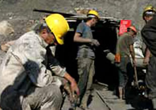 Maden ocağında göçük ! 15 işçi mahsur