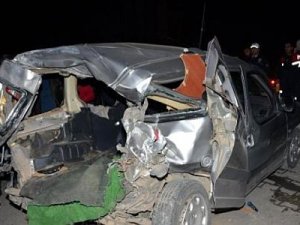 Adana'da yolcu treni kamyonete çarptı: 3 yaralı