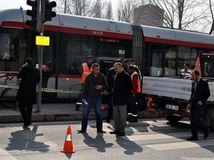 Kayseri'de tramvayın çarptığı yaya öldü