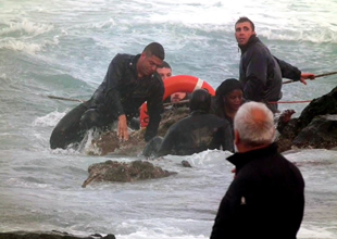 Marmaris'te mültecileri taşıyan tekne battı