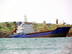 Foça'da hacizli gemi Bodyer tehlike saçıyor