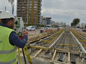Konak – Karşıyaka tramvay hattında ray döşeme çalışmaları törenle başladı