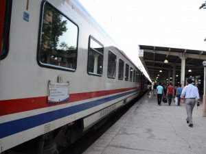 Kurtalan-Malatya Demiryolu'nda ilaçlama çalışması