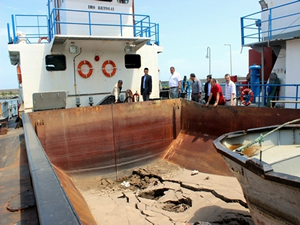 Sinop Türkkeli limanı kumdan temizleniyor, derinlik artırılacak
