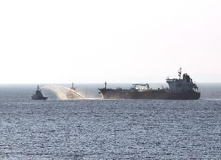 Çanakkale açıklarında yolcu gemisi ile tanker çatıştı