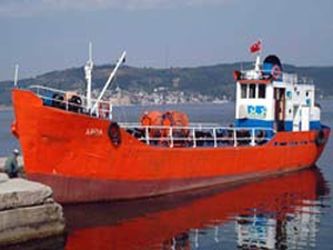 İstanbul'da İSTAÇ gemilerden 1700 TIR atık topladı