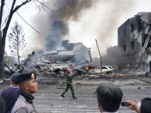 Endonezya'da uçak kazası: En az 116 ölü