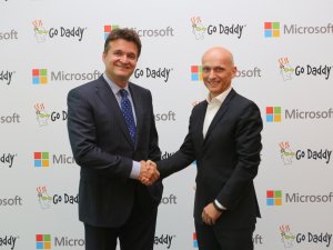 Microsoft ve GoDaddy KOBİ’leri internete taşıyacak