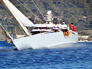 Mustafa Koç'a ait tekne yan yattı!