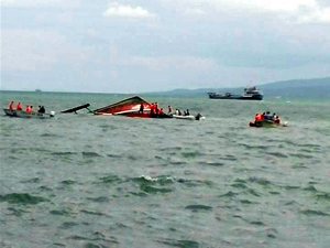 Filipinler'de içinde 173 bulunan feribot battı: 33 ölü