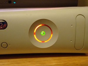 Xbox 360 3 kırmızı hatası değerlendiriliyor