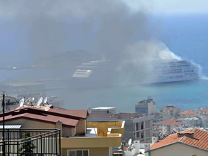 Kuşadası Limanı'nda korkutan yangın