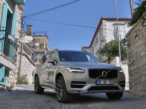 Yeni Volvo XC90 kaç liradan satışa sunuldu?