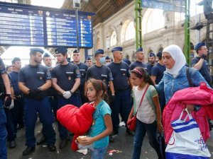 Budapeşte'de tren garı sığınmacı akını nedeniyle kapatıldı