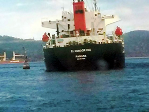 İstanbul Boğazı'nda karaya oturan 'El Condor Pas' adlı gemi yüzdürüldü