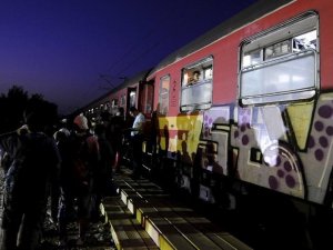 Macaristan, Röszke-Horgos tren yolunu kapattı