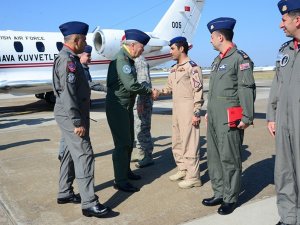 Komutan pilotların bayramını kutladı