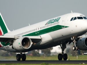 Alitalia uçağına bomba ihbarı