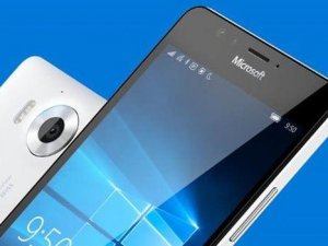 Microsoft'tan iki telefon birden!