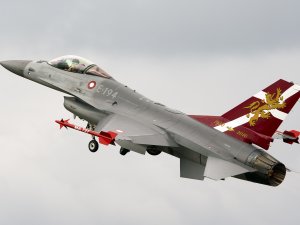 Danimarka'ya ait F 16 düştü