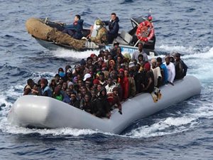 Midilli Adası açıklarında 250'den fazla sığınmacı taşıyan tekne battı